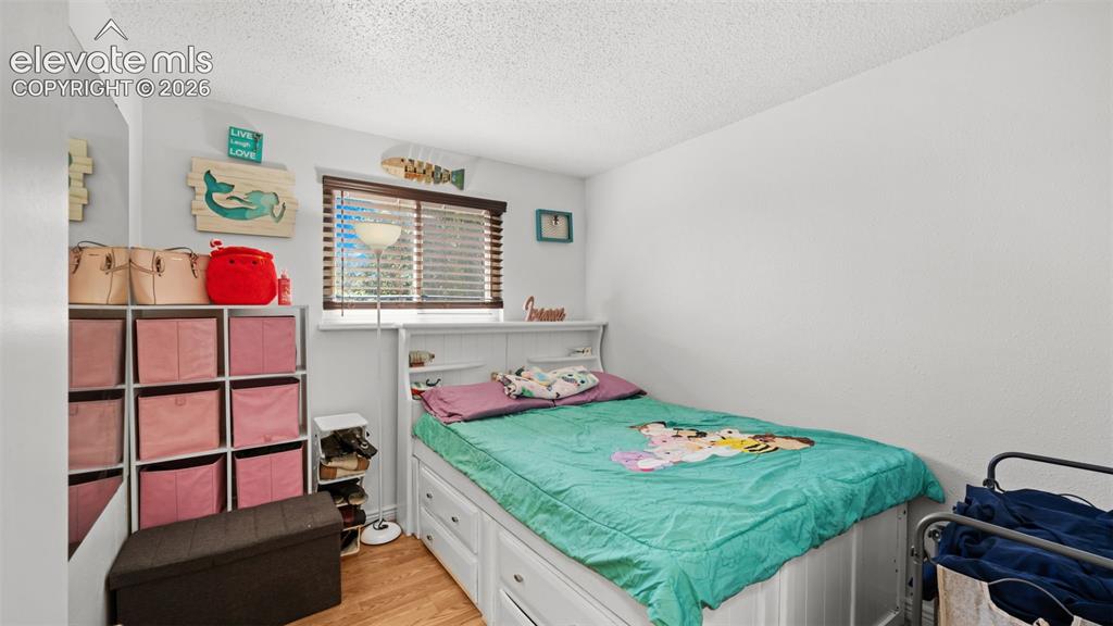 Image 16 of 30: Bedroom