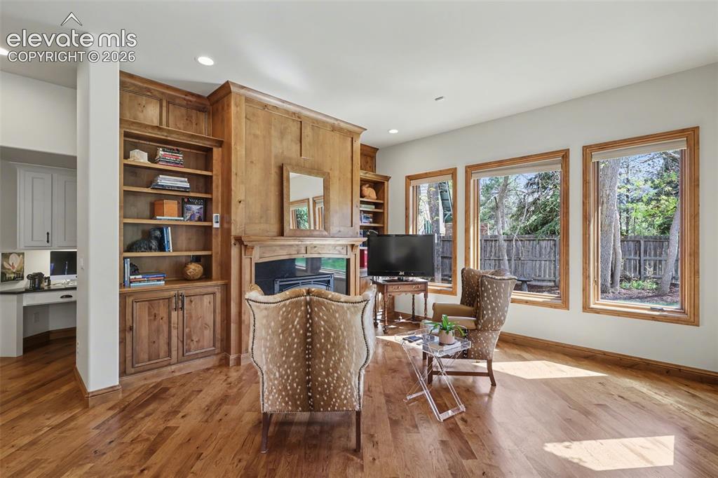 Image 11 of 46: Sitting Room