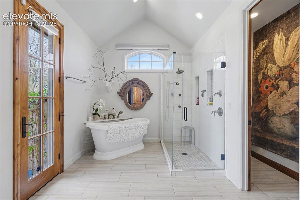 Image 18 of 46: Bathroom