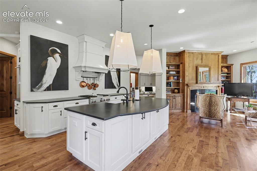 Image 6 of 46: Kitchen