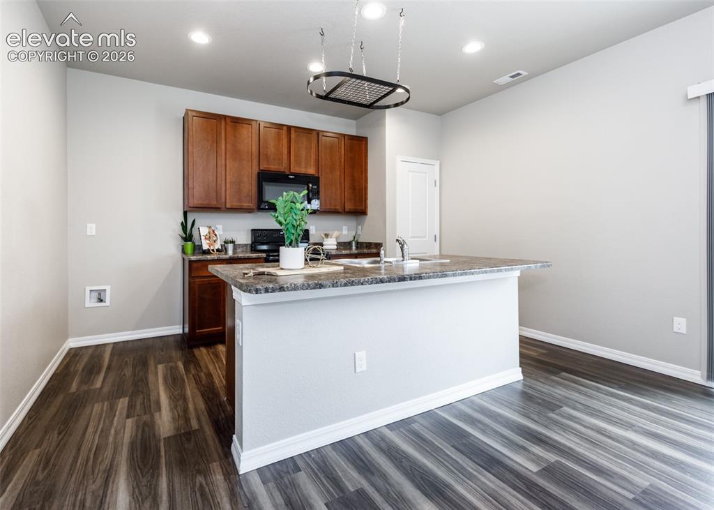 Image 15 of 45: Kitchen