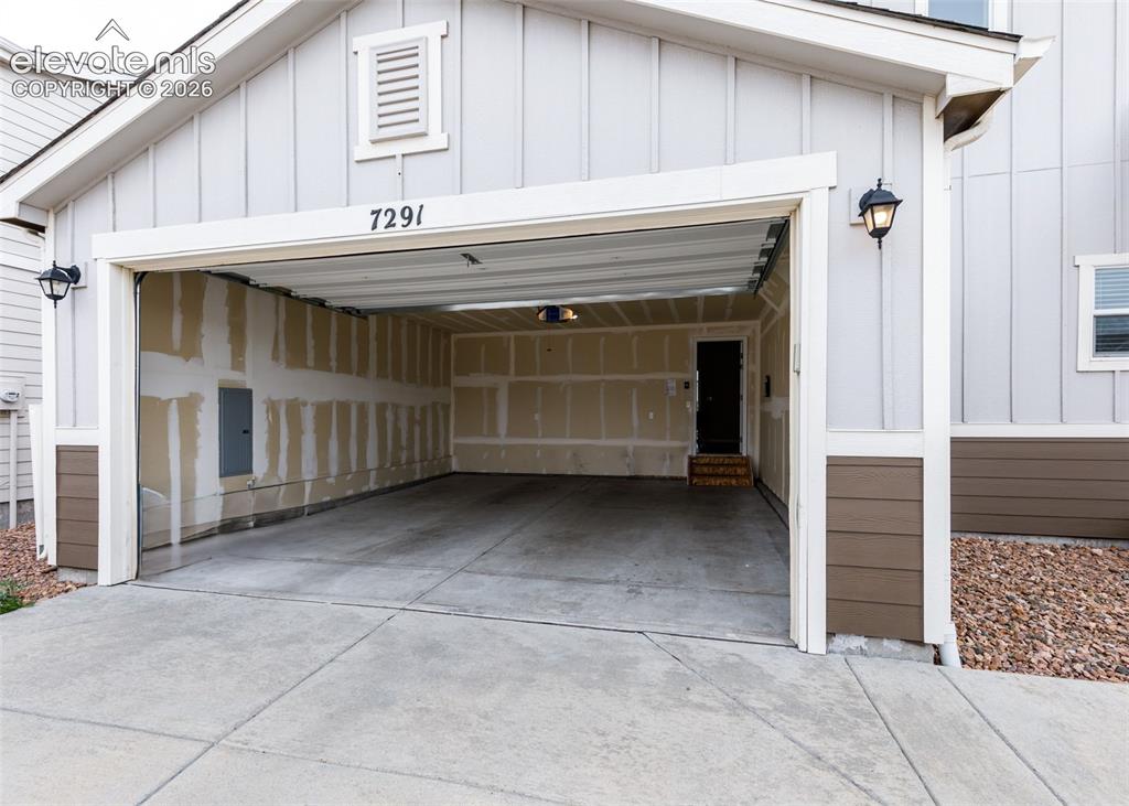 Image 44 of 45: Garage