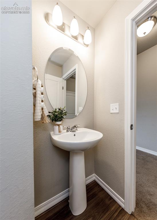 Image 8 of 45: Bathroom