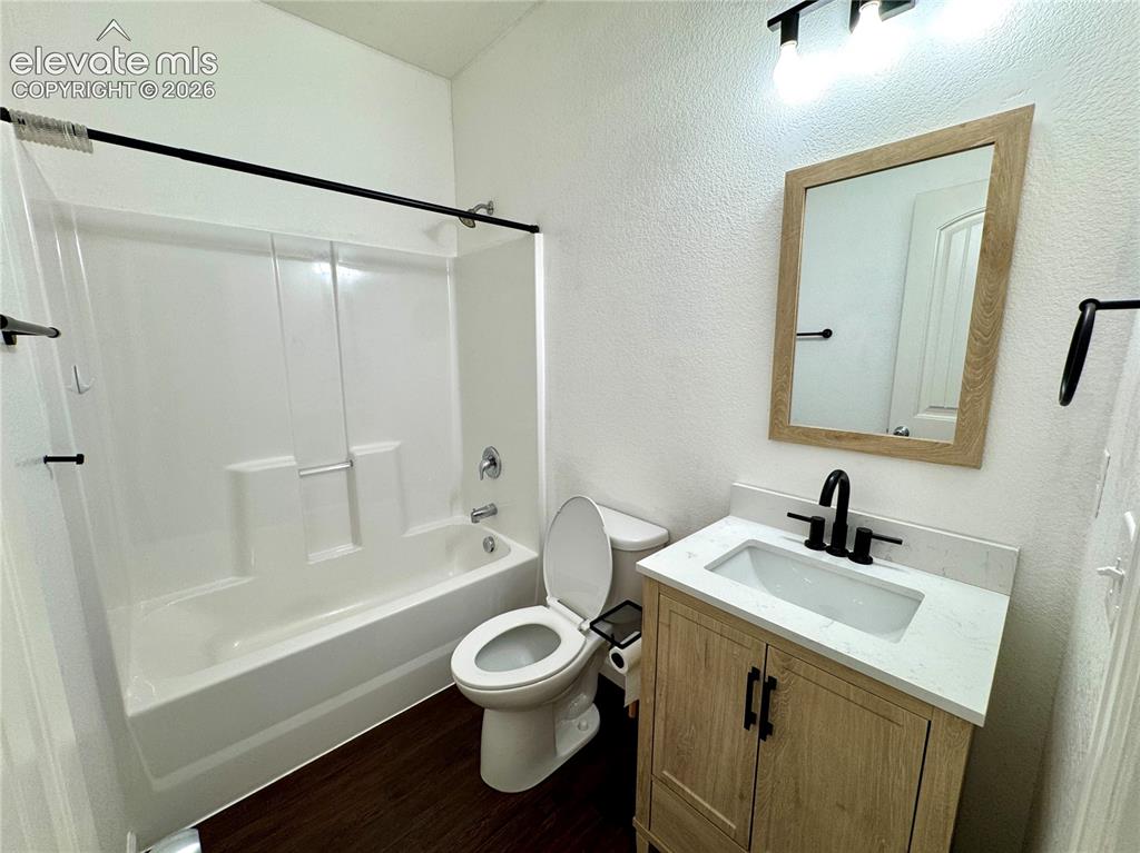 Image 4 of 16: Bathroom