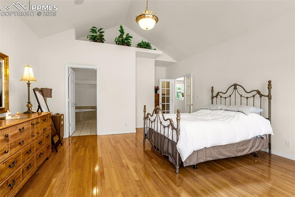 Image 14 of 37: Bedroom
