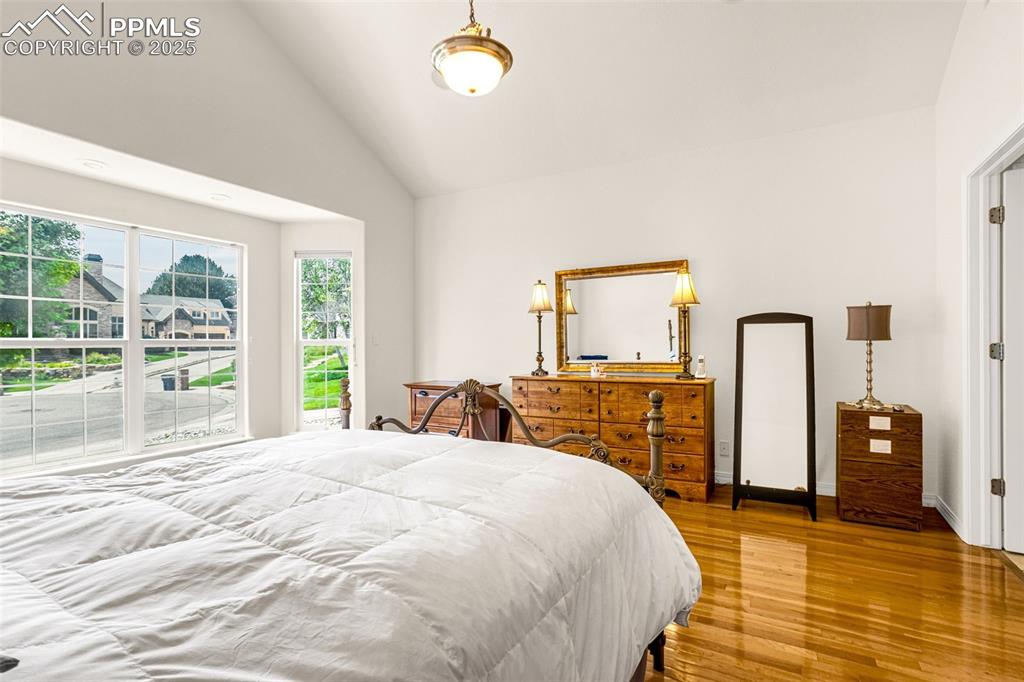 Image 15 of 37: Bedroom