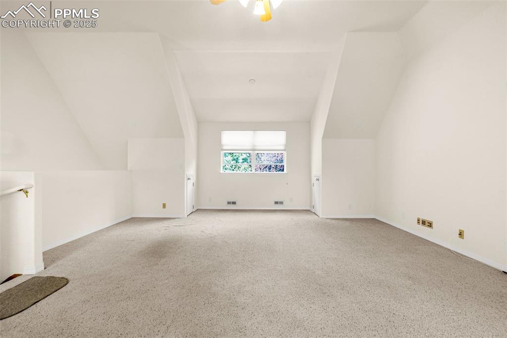 Image 18 of 37: Loft