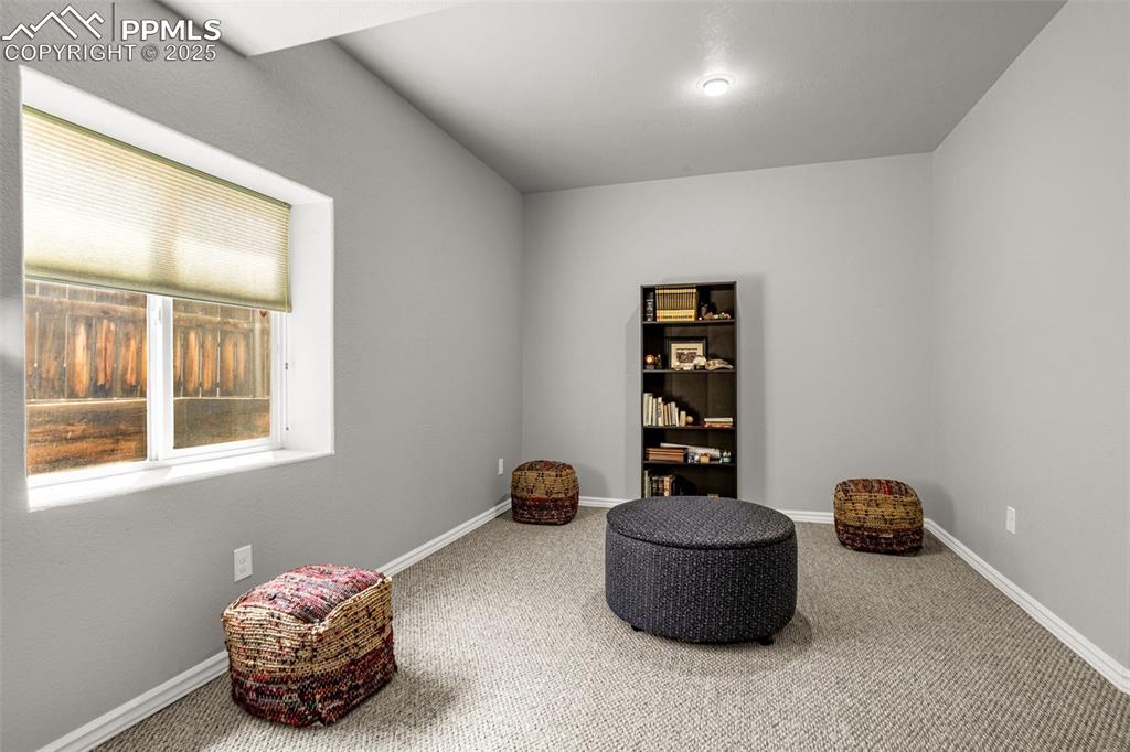 Image 22 of 37: Family Room