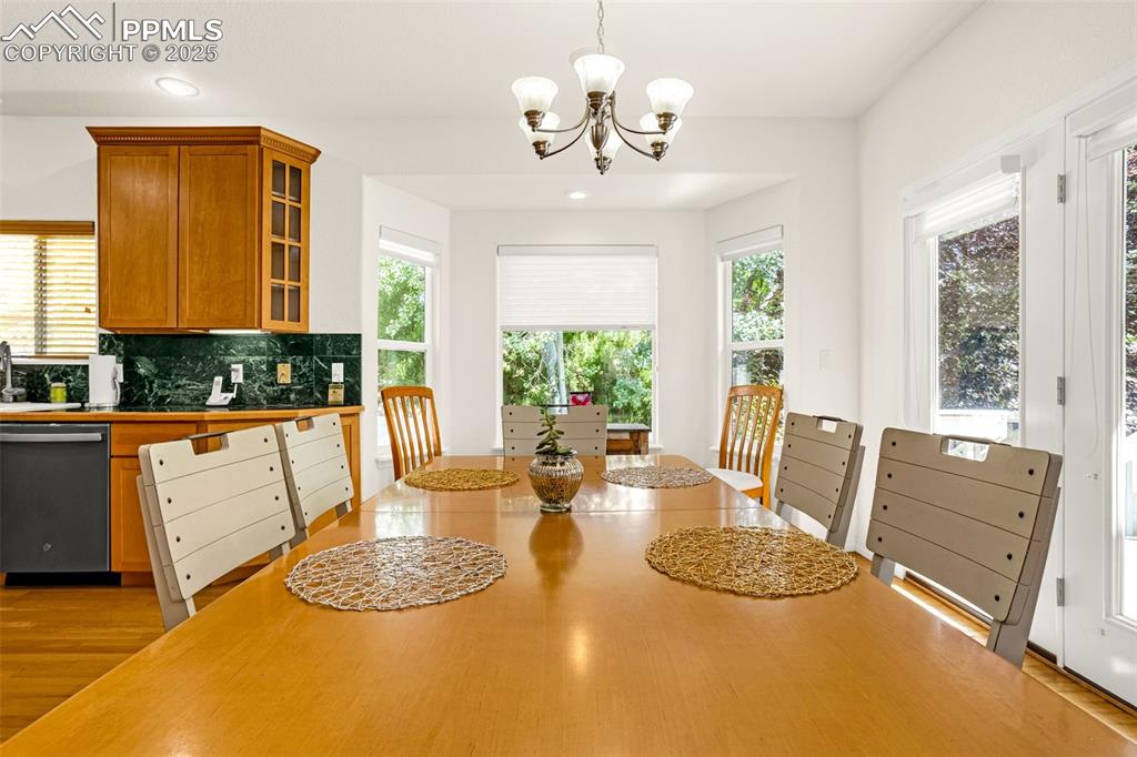 Image 8 of 37: Dining Area