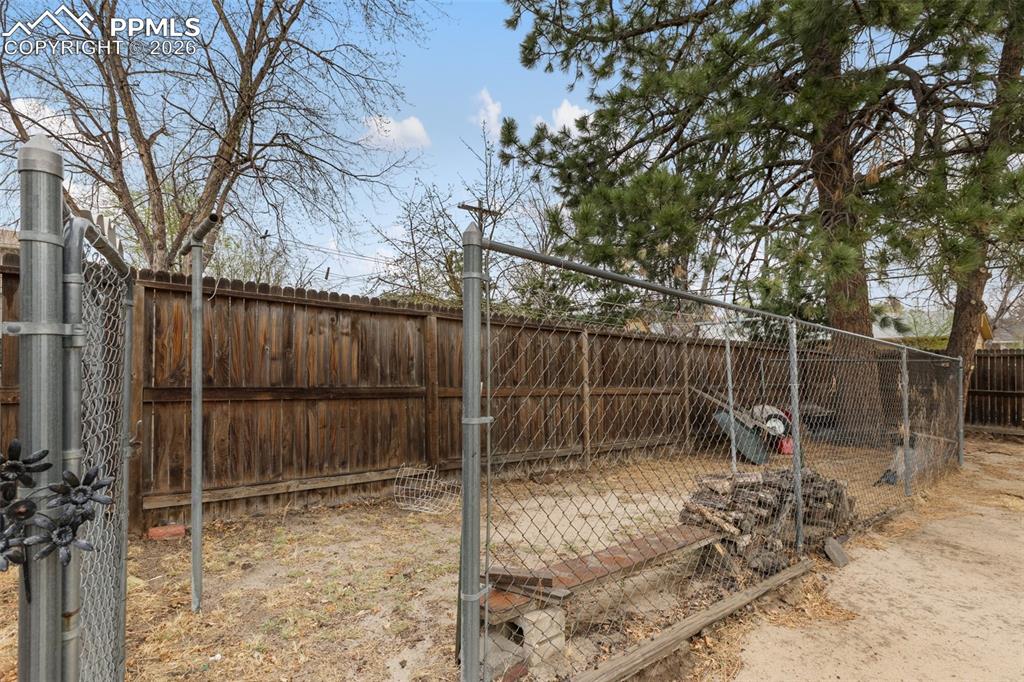 Image 17 of 34: Dog run