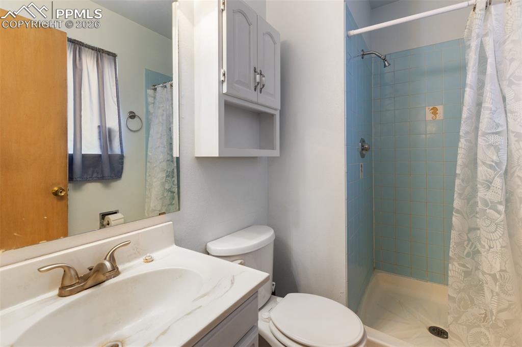 Image 21 of 34: Primary bathroom 