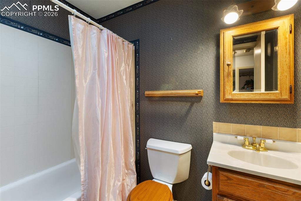 Image 26 of 34: Upper level full bathroom - features a skylight