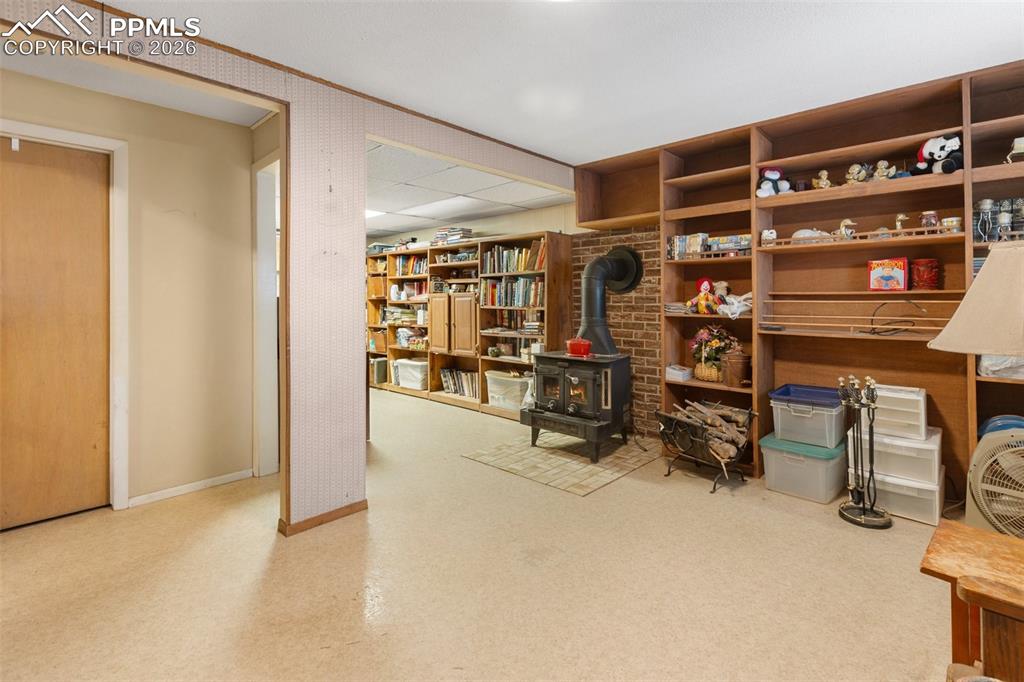 Image 27 of 34: Family Room