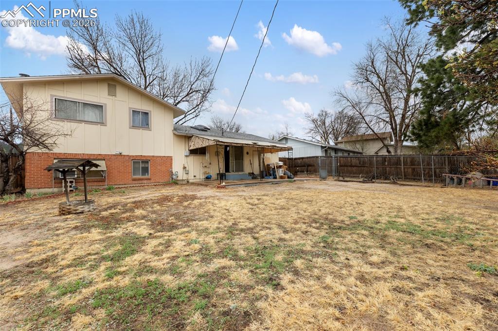 Image 30 of 34: Back of Structure