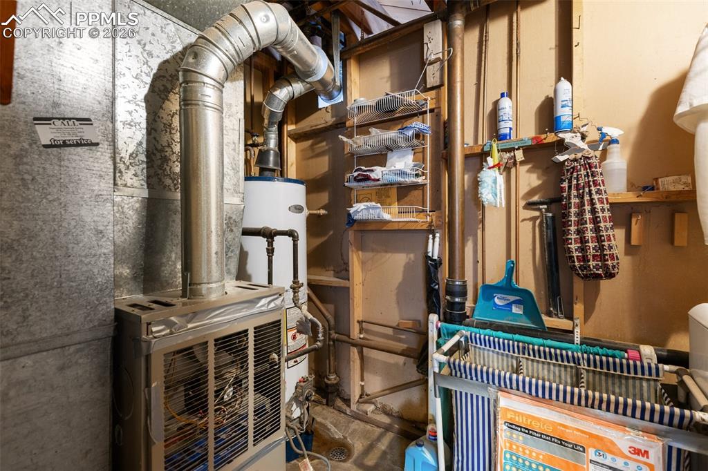 Image 34 of 34: Utility Room