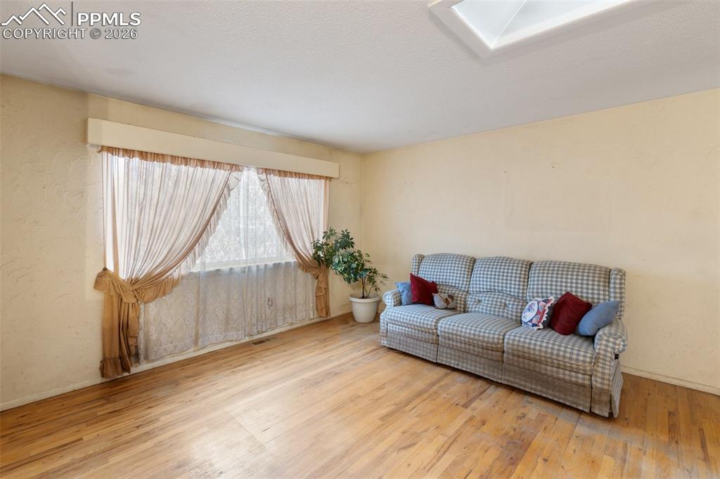 Image 7 of 34: Main level living room