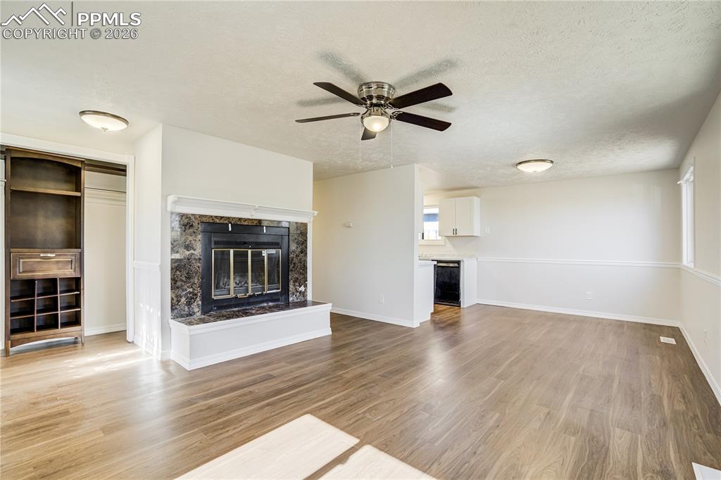 Image 10 of 24: Living Room