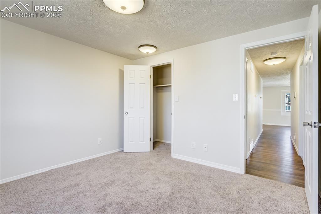 Image 18 of 24: Bedroom