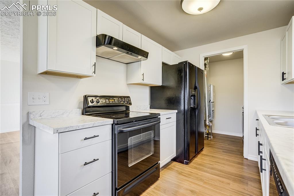 Image 5 of 24: Kitchen