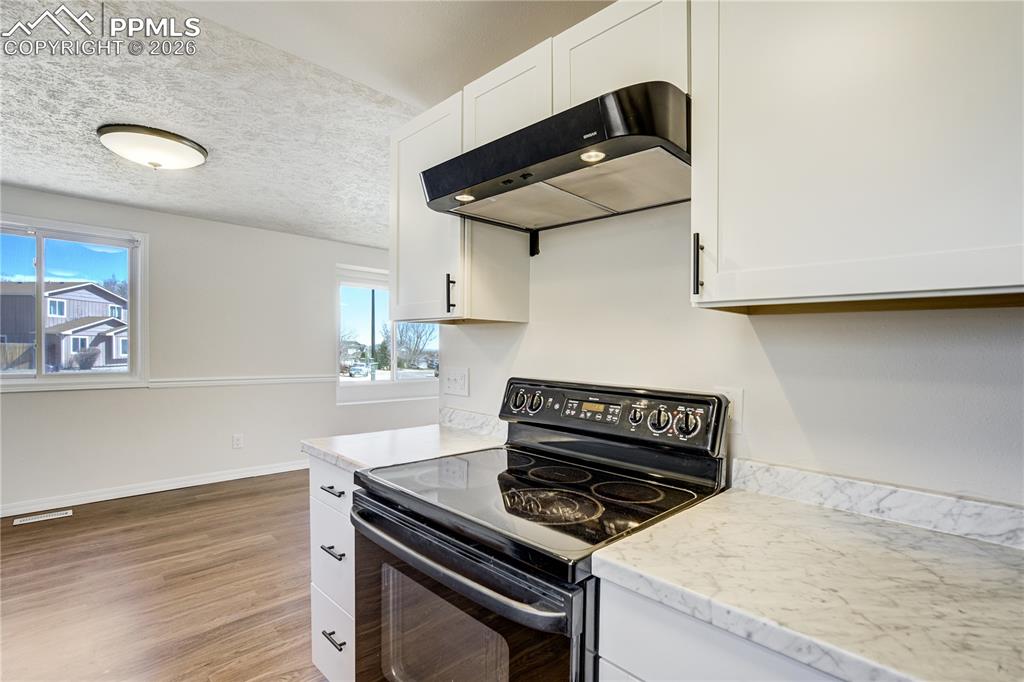 Image 8 of 24: Kitchen