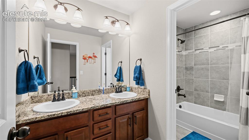 Image 14 of 38: Bathroom