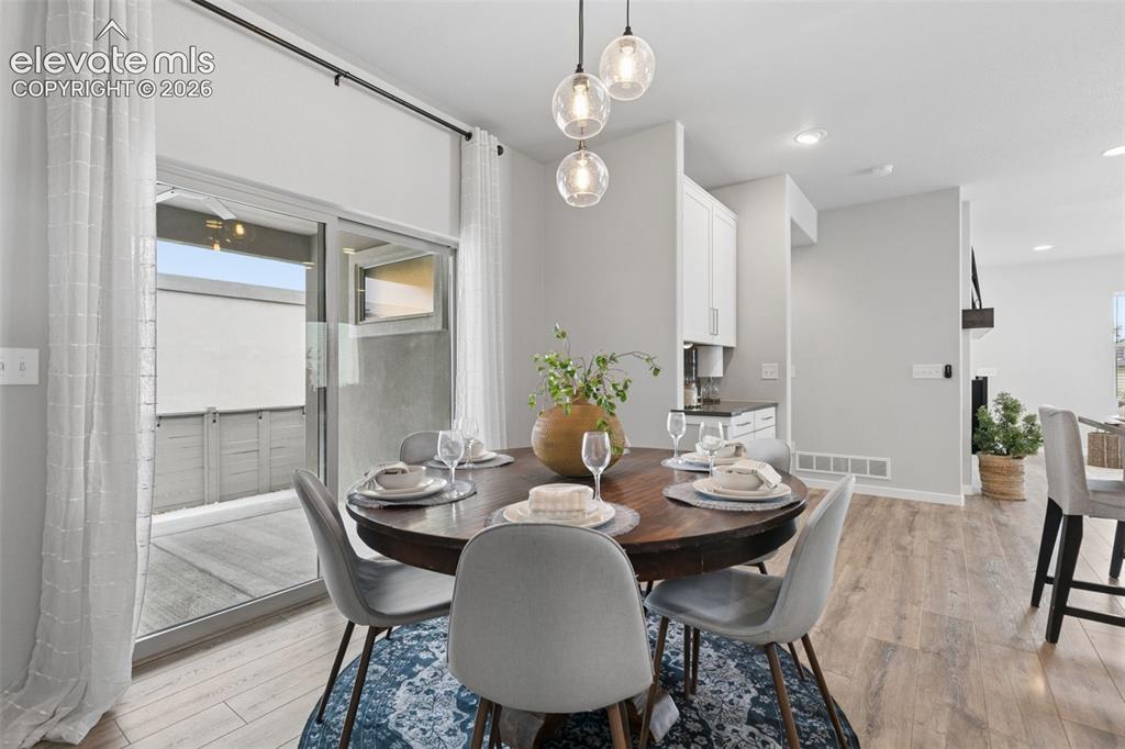 Image 15 of 34: Dining Area
