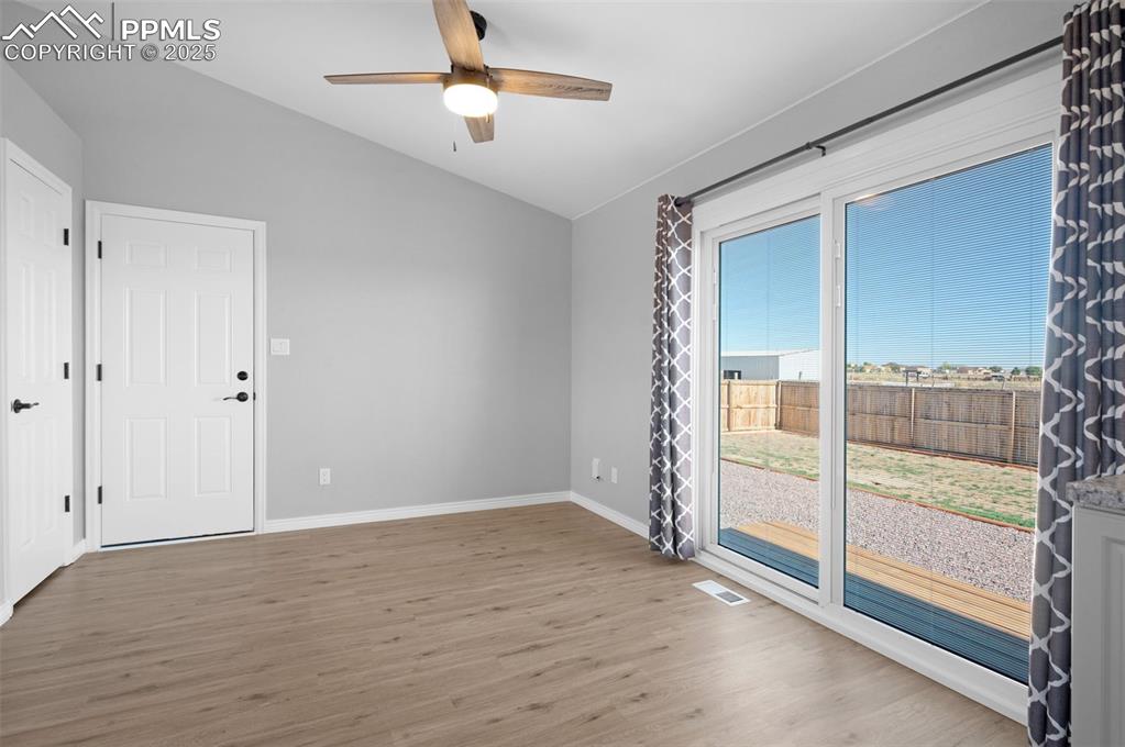 Image 11 of 35: Dining Area