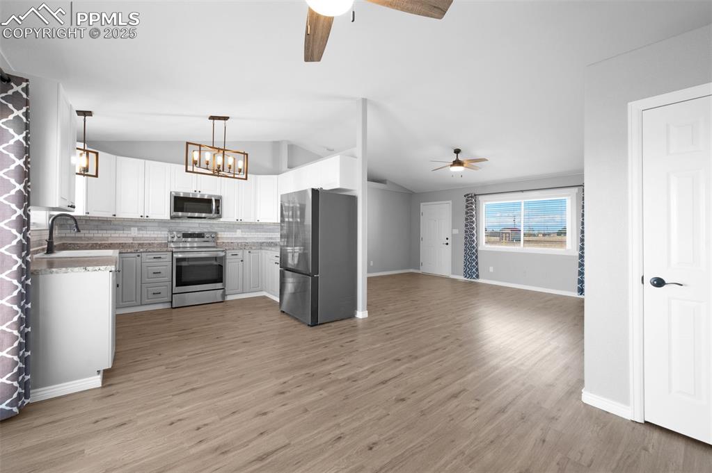 Image 12 of 35: Kitchen