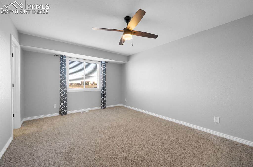 Image 16 of 35: Bedroom