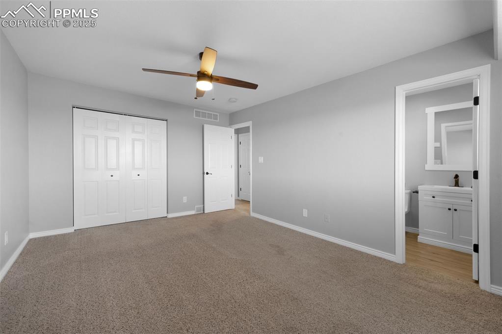 Image 17 of 35: Bedroom