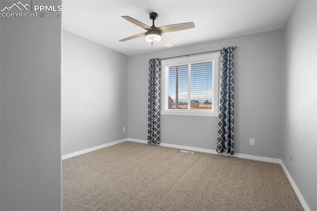 Image 19 of 35: Bedroom