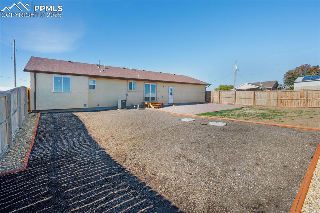 Image 30 of 35: Back of Structure