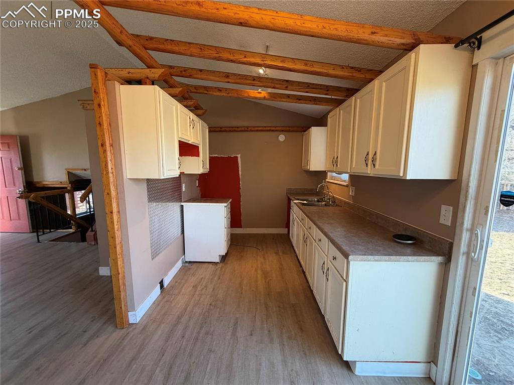 Image 5 of 20: Kitchen