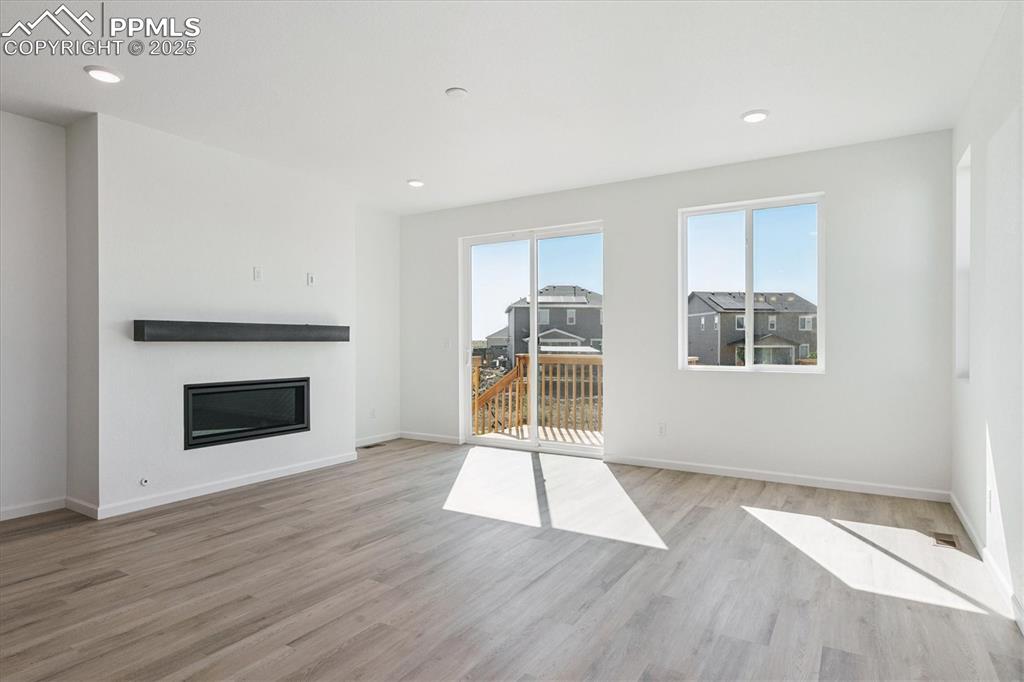 Image 11 of 20: Living Room