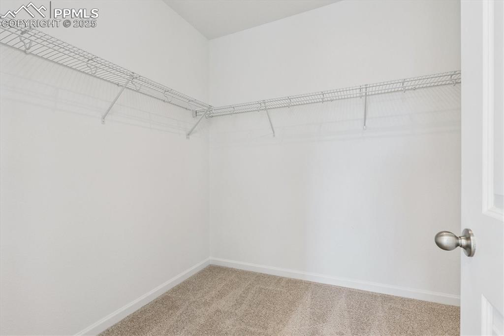 Image 17 of 20: Closet