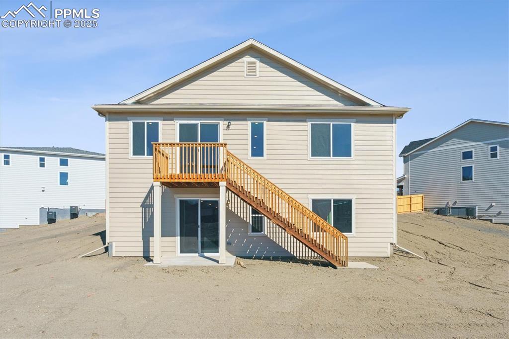 Image 18 of 20: Back of Structure