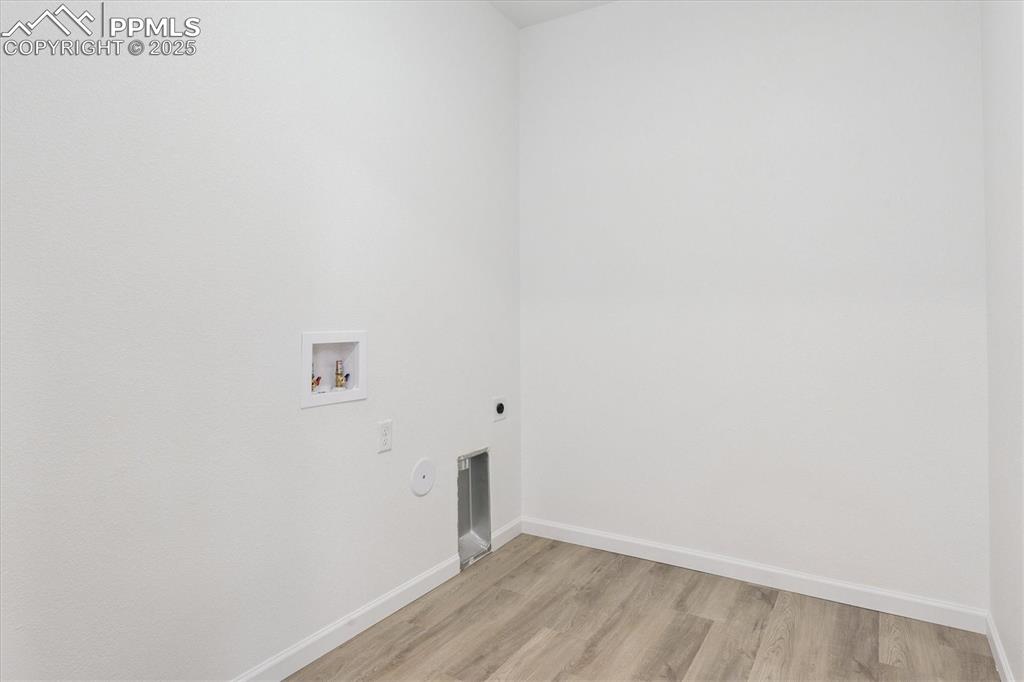 Image 5 of 20: Laundry