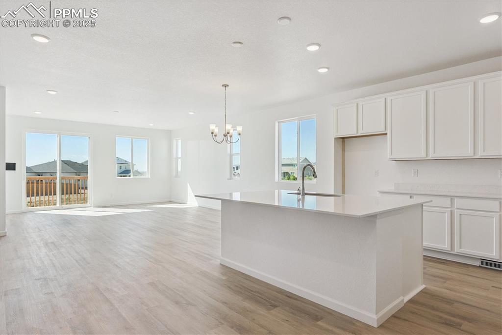 Image 6 of 20: Kitchen