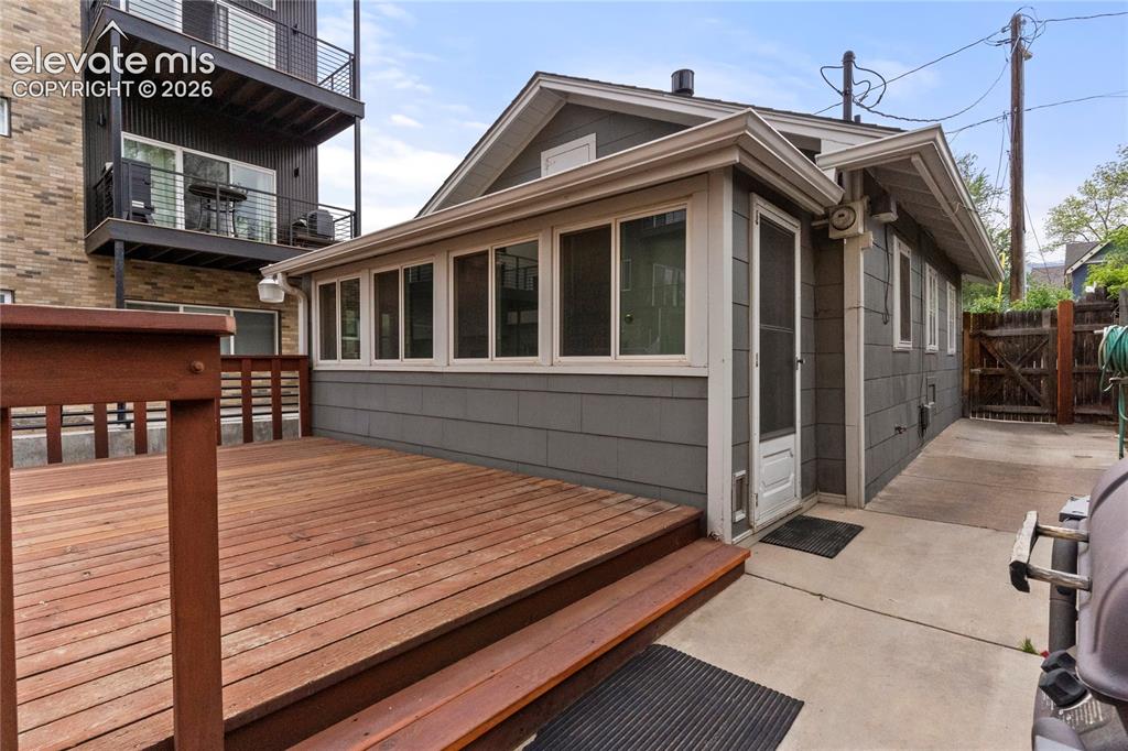 Image 14 of 16: Deck