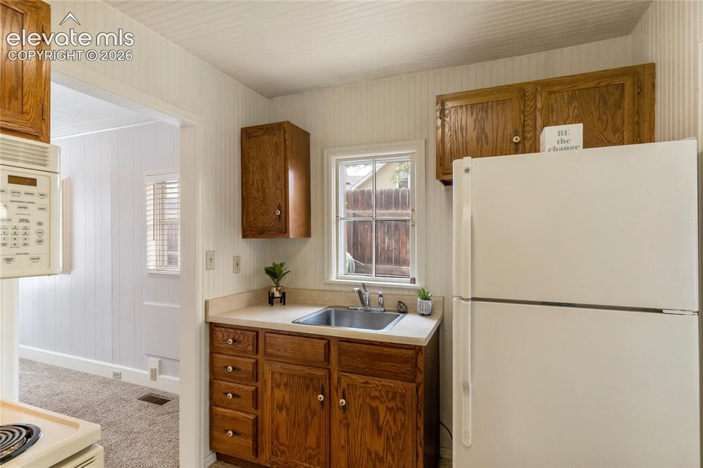 Image 8 of 16: Kitchen