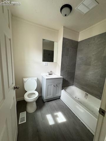 Image 9 of 9: Bathroom
