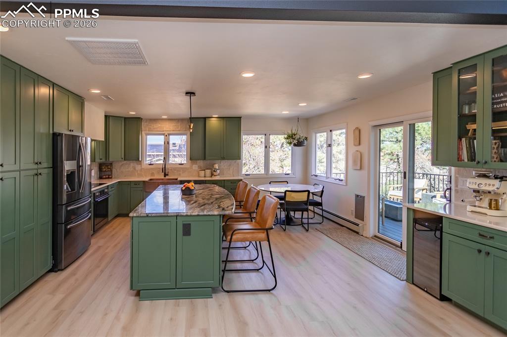 Image 13 of 50: Kitchen