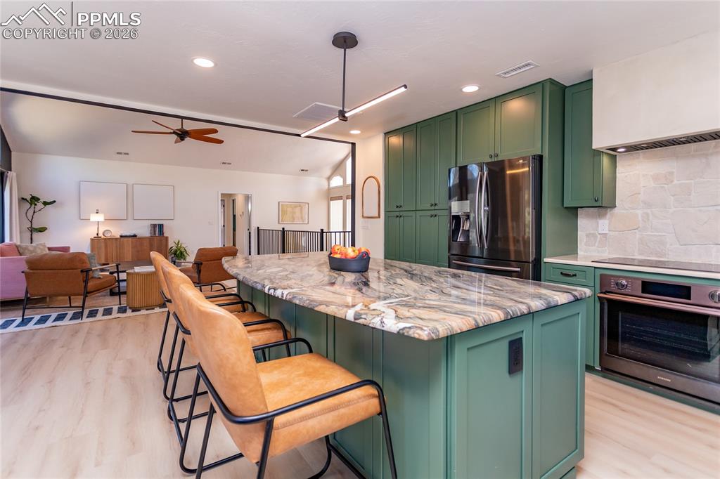 Image 15 of 50: Kitchen