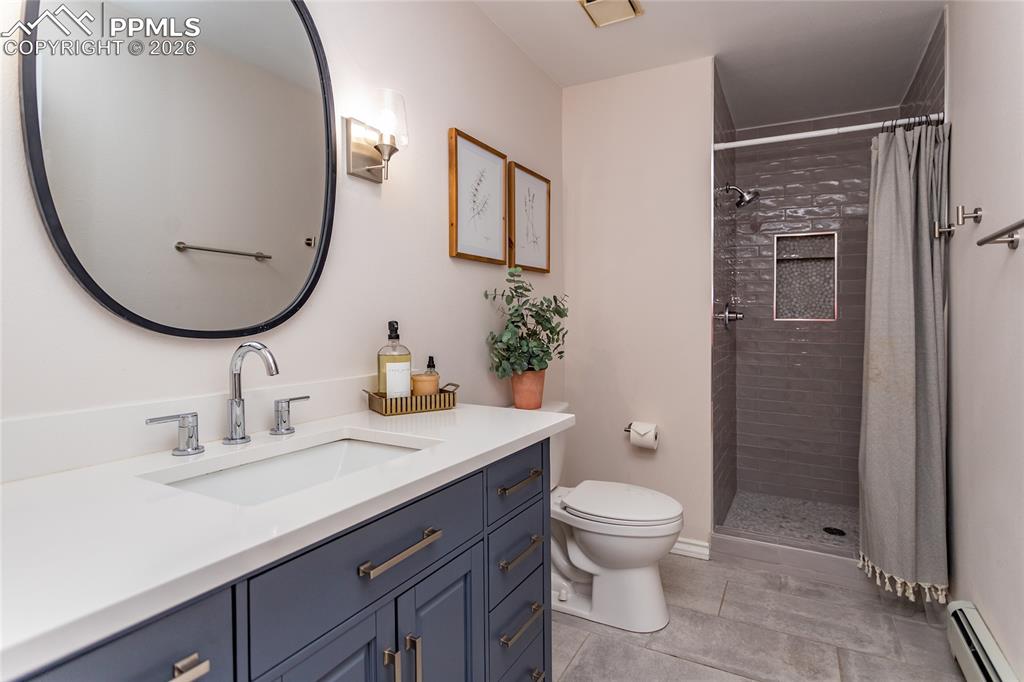 Image 17 of 50: Bathroom