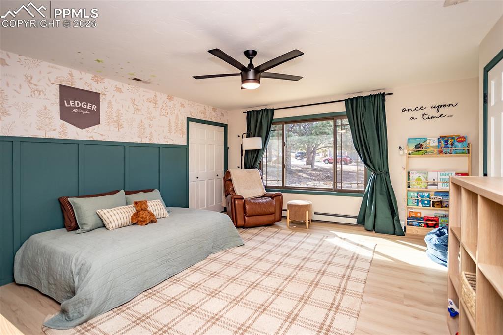 Image 18 of 50: Bedroom