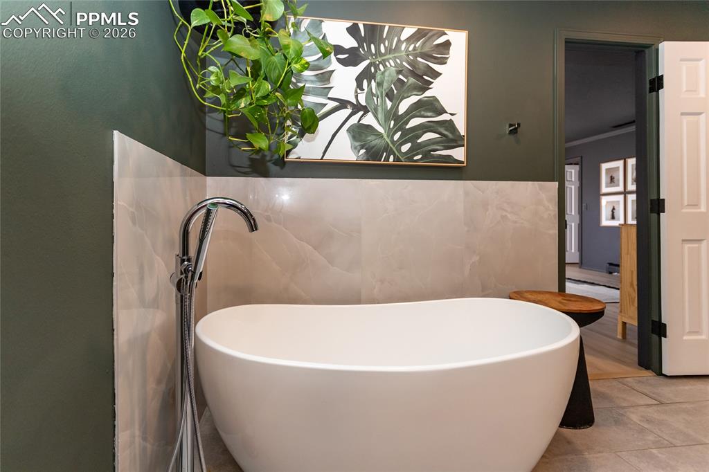 Image 24 of 50: Master Bathroom