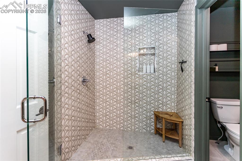 Image 25 of 50: Master Bathroom