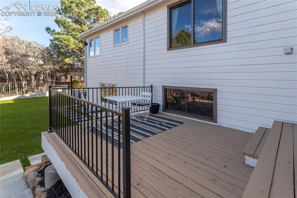 Image 45 of 50: Deck