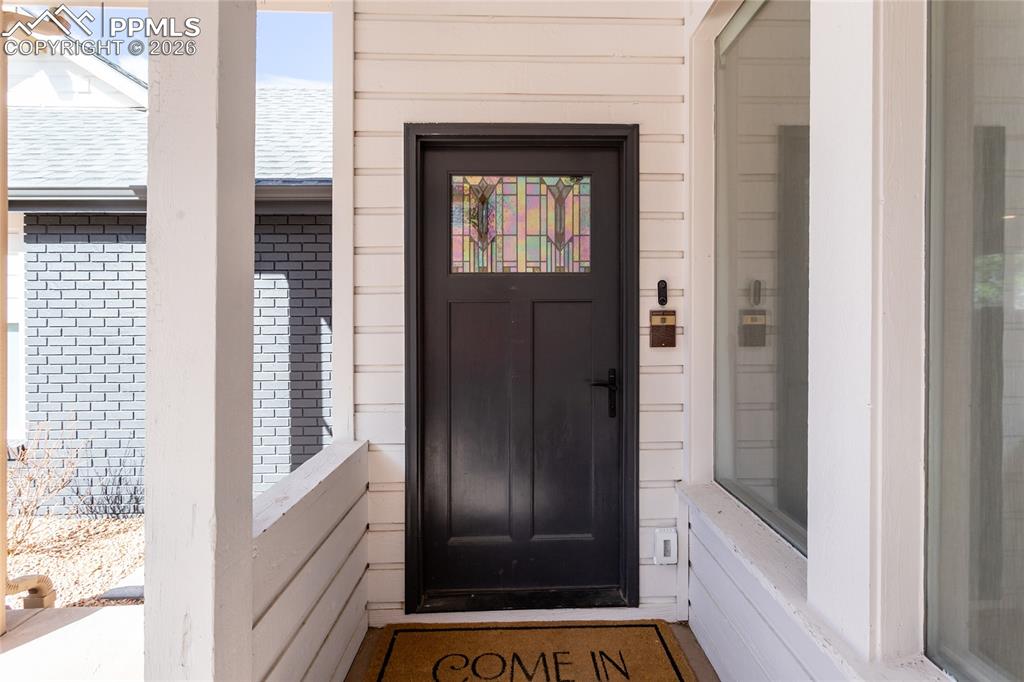 Image 7 of 50: Entry