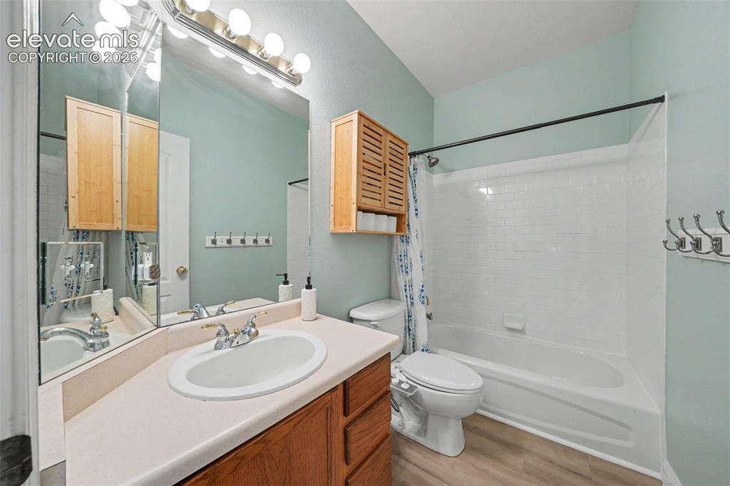 Image 16 of 26: Full Upstairs Bathroom